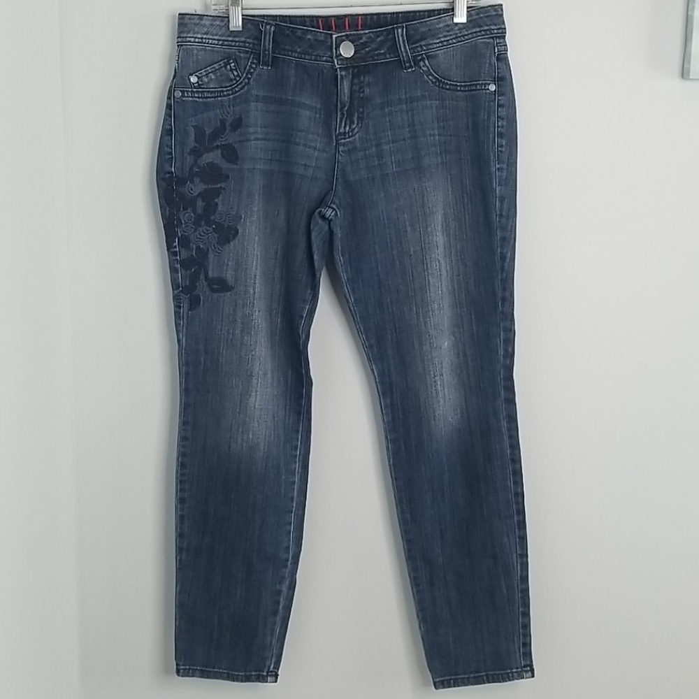 ELLE embroidered floral ankle jeans 12
